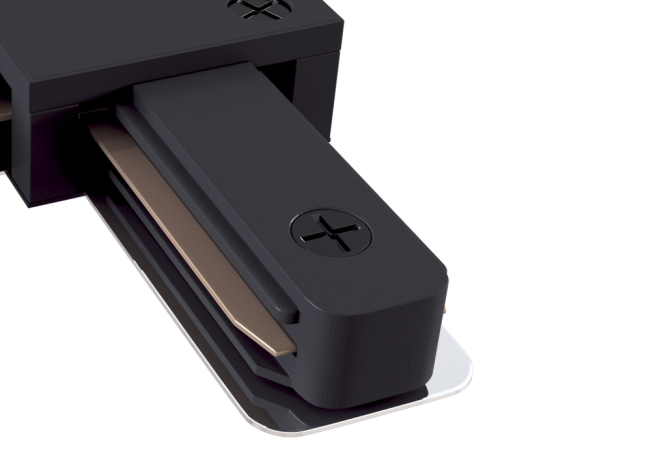 Коннектор L-образный для однофазного шинопровода Maytoni Accessories for tracks TRA001CL-11B 