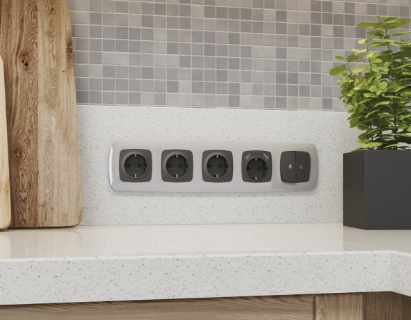 Лицевая панель OMEGA (Графит Мягкое касание) для электрической розетки с заземлением QUANT OP9060 